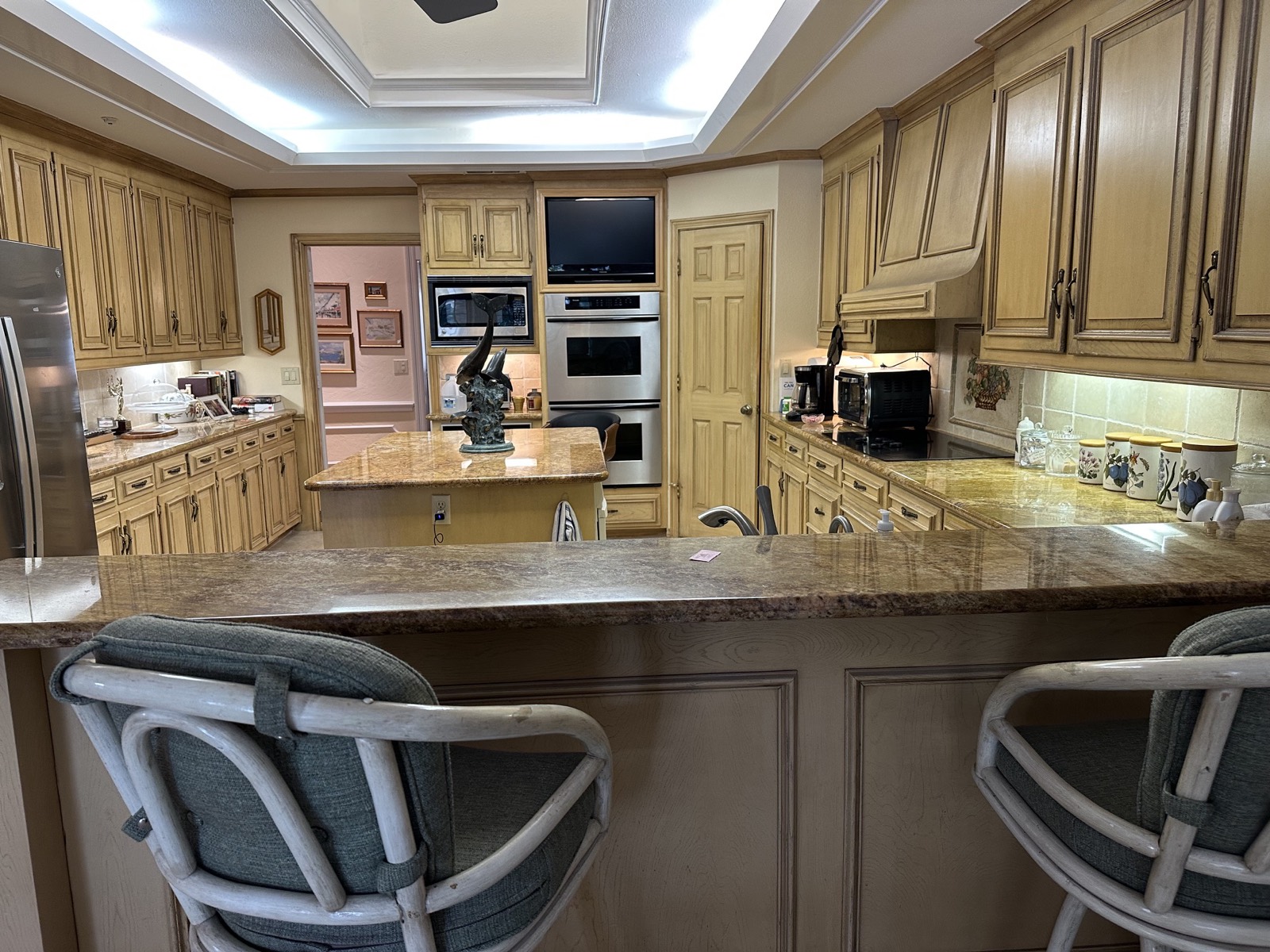 Kitchen with double ovens and breakfast bar seating